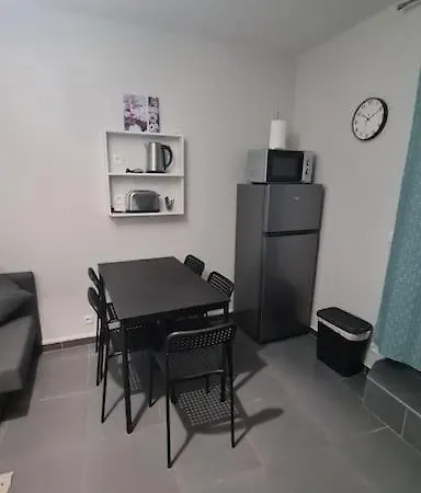 La Petite Terrasse Du Parc Apartment Montfermeil